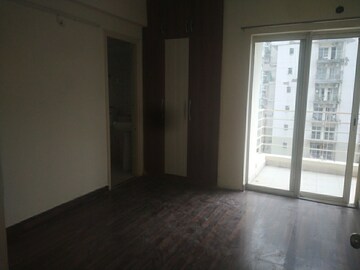 Room in 3 BHK Apartment at Paras Seasons, Sector 168 – for Rent