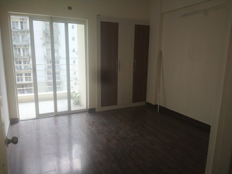 Room, paras-seasons 3 Bedroom 1625 Sq.Ft. Apartment In Sector 168 Noida 9153544