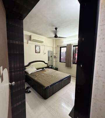Bathroom in 2 BHK Apartment at Lokhandwala Breeze Apartments, Andheri West – for Rent