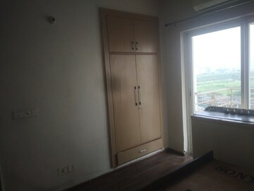 Room in 2 BHK Apartment at Paras Seasons, Sector 168 – for Rent