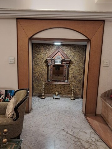 Living Room in 6 BHK Independent House at Rock House, Jayamahal – for Sale