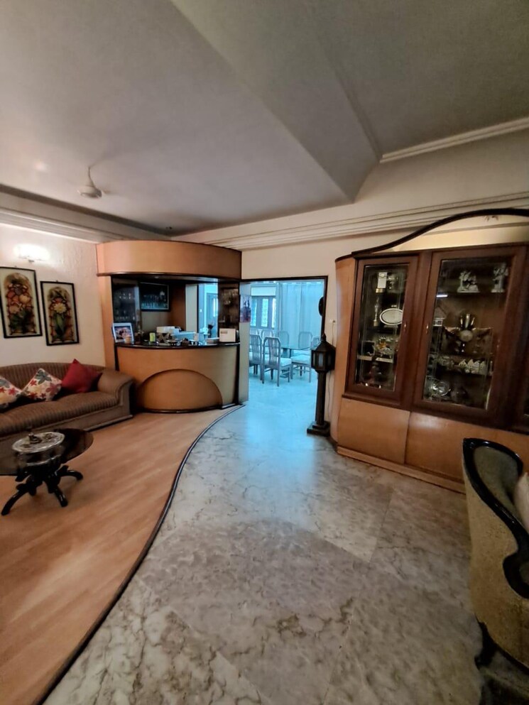  Parking, rock-house 6 Bedroom 8100 Sq.Ft. Independent House In Jayamahal Bangalore 9153562