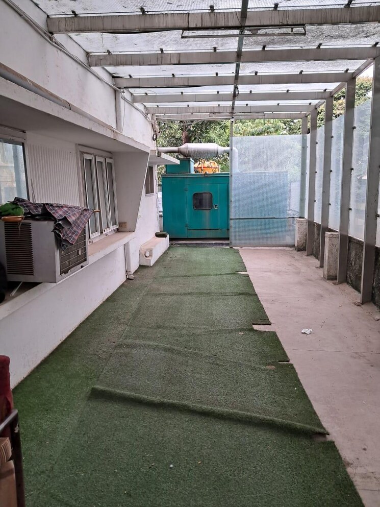 Balcony, rock-house 6 Bedroom 8100 Sq.Ft. Independent House In Jayamahal Bangalore 9153562