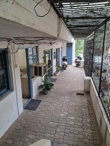 Parking in 6 BHK Independent House at Rock House, Jayamahal – for Sale
