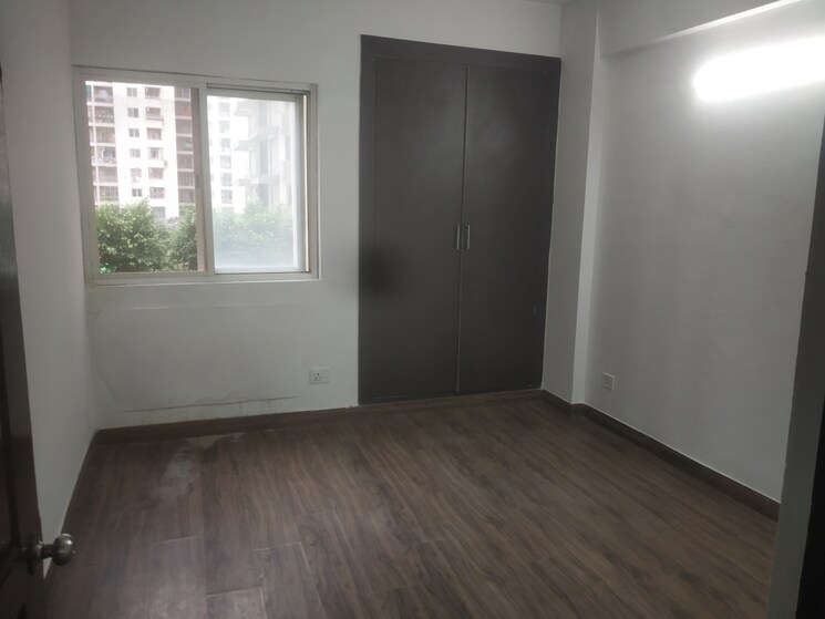 Room, paras-seasons 2 Bedroom 985 Sq.Ft. Apartment In Sector 168 Noida 9153596