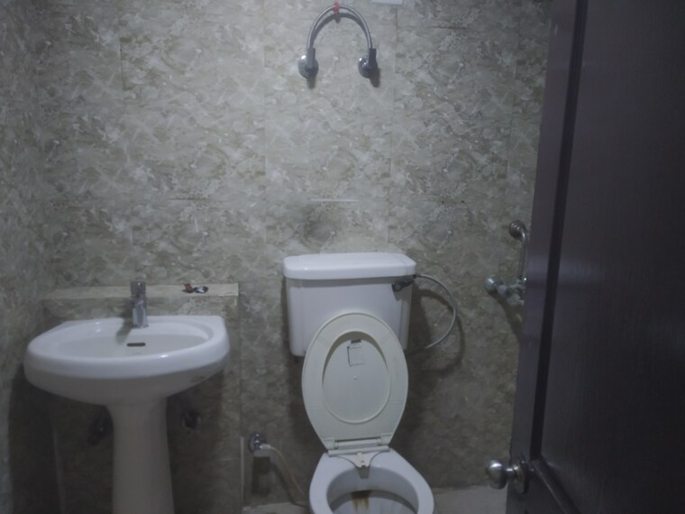 Bathroom, paras-seasons 2 Bedroom 985 Sq.Ft. Apartment In Sector 168 Noida 9153596