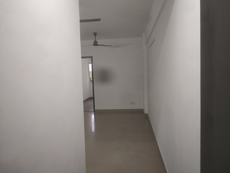 Room, paras-seasons 2 Bedroom 985 Sq.Ft. Apartment In Sector 168 Noida 9153617