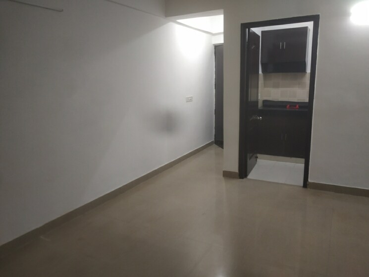 Room, paras-seasons 2 Bedroom 985 Sq.Ft. Apartment In Sector 168 Noida 9153617