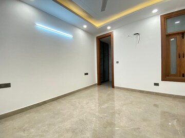 Room in 4 BHK Builder Floor at Vasant Kunj – for Rent