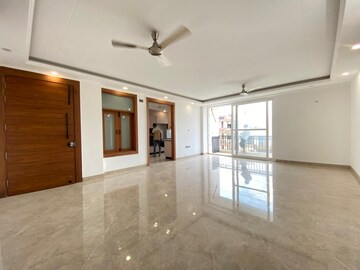 Room in 4 BHK Builder Floor at Vasant Kunj – for Rent