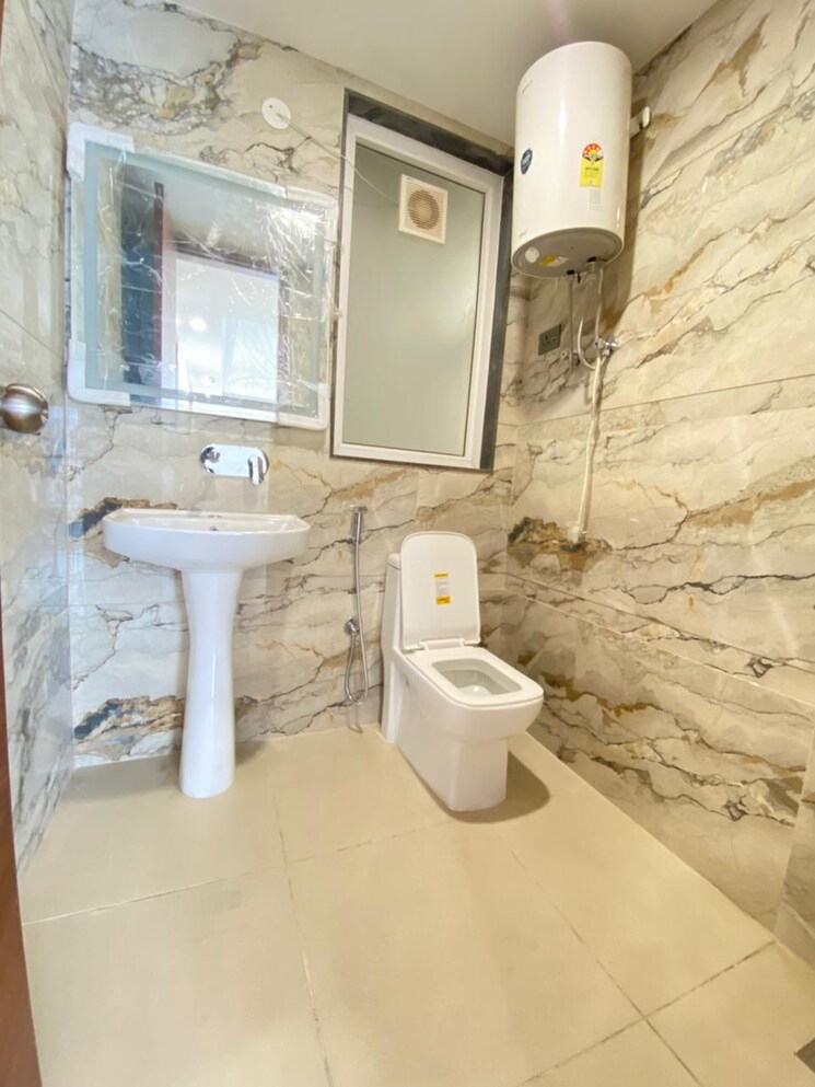 Bathroom, vasant kunj 4 Bedroom 1800 Sq.Ft. Builder Floor In Vasant Kunj Delhi 9153711