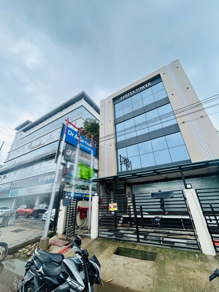 Exterior View, vibhuti khand Commercial Showroom 5000 Sq.Ft. In Vibhuti Khand Lucknow 9153736