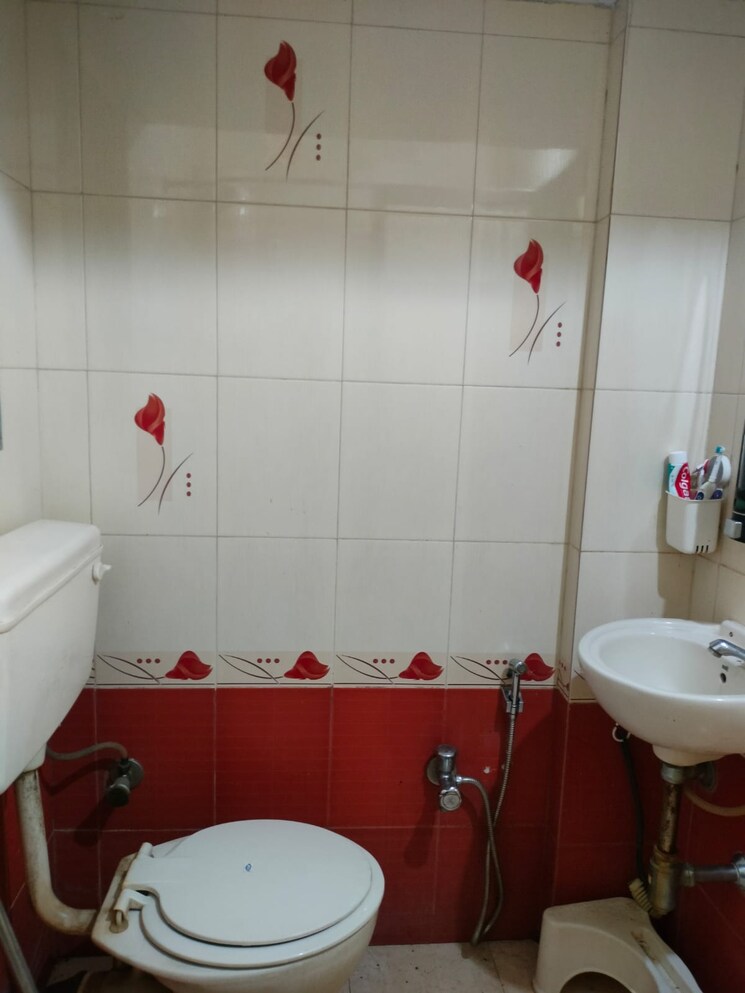 Bathroom, vrindavan-chs-thane-west 2 Bedroom 745 Sq.Ft. Apartment In Vrindavan Society Thane 9153670