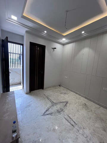 Room in 2 BHK Builder Floor at Paschim Vihar – for Rent