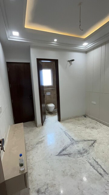 Room in 2 BHK Builder Floor at Paschim Vihar – for Rent