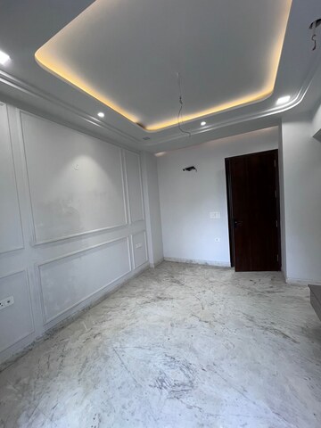 Room in 2 BHK Builder Floor at Paschim Vihar – for Rent