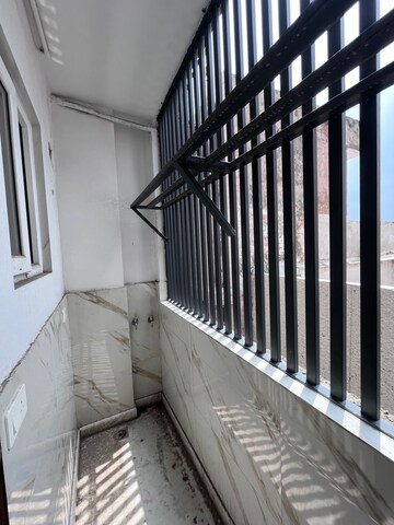 Laundry Area in 2 BHK Builder Floor at Paschim Vihar – for Rent
