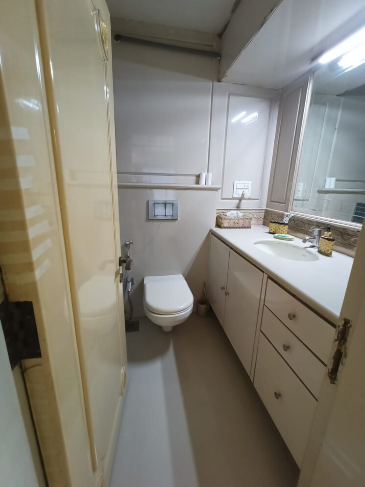 Attached Bathroom, sher-e-punjab 3 Bedroom 1800 Sq.Ft. Apartment In Andheri East Mumbai 9153765