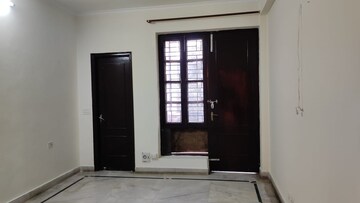 Room in 3 BHK Apartment at Today Blossoms II, Sector 51 – for Rent