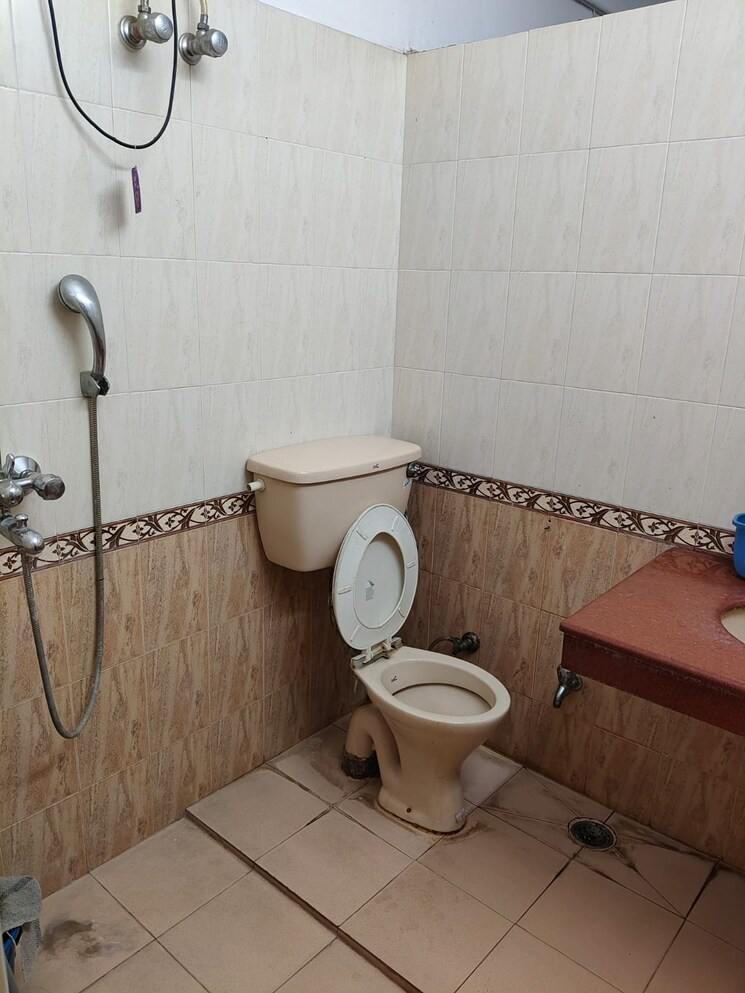 Bathroom, aliganj Commercial Office Space 1200 Sq.Ft. In Aliganj Lucknow 9153839