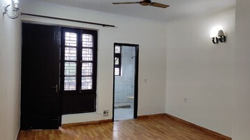 Room in 3 BHK Builder Floor at Today Blossoms II, Sector 51 – for Rent