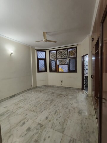 Room in 3 BHK Builder Floor at Greater Kailash Part 3 – for Rent