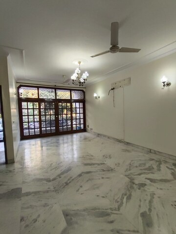 Room in 3 BHK Builder Floor at Greater Kailash Part 3 – for Rent