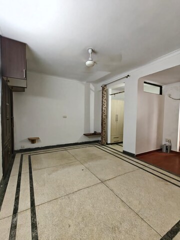 Room in 2 BHK Builder Floor at SS Mayfield Gardens, Sector 51 – for Rent
