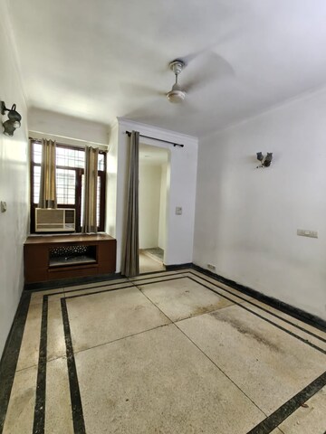 Room in 2 BHK Builder Floor at SS Mayfield Gardens, Sector 51 – for Rent