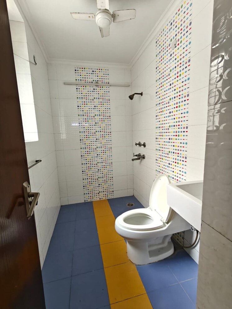 Bathroom, ss-mayfield-gardens 2 Bedroom 1450 Sq.Ft. Builder Floor In Sector 51 Gurgaon 9153860