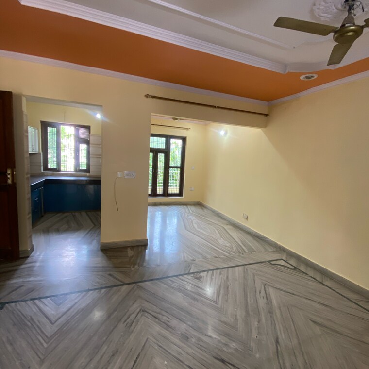 Room, sector 21d 2.5 Bedroom 250 Sq.Yd. Independent House In Sector 21d Faridabad 9153933