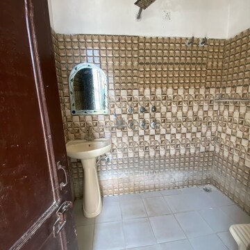 Attached Bathroom in 2.5 BHK Independent House at Sector 21d – for Rent