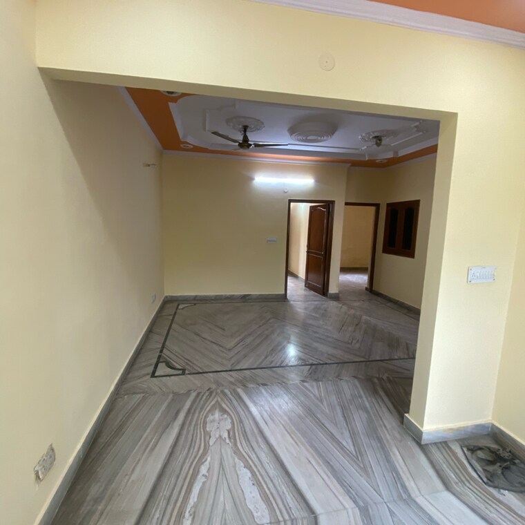 Room, sector 21d 2.5 Bedroom 250 Sq.Yd. Independent House In Sector 21d Faridabad 9153933