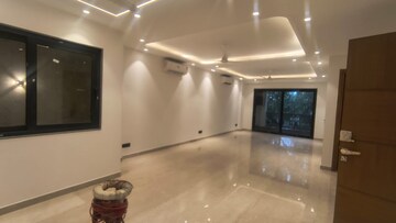Room in 4 BHK Builder Floor at Navjeevan Vihar – for Rent
