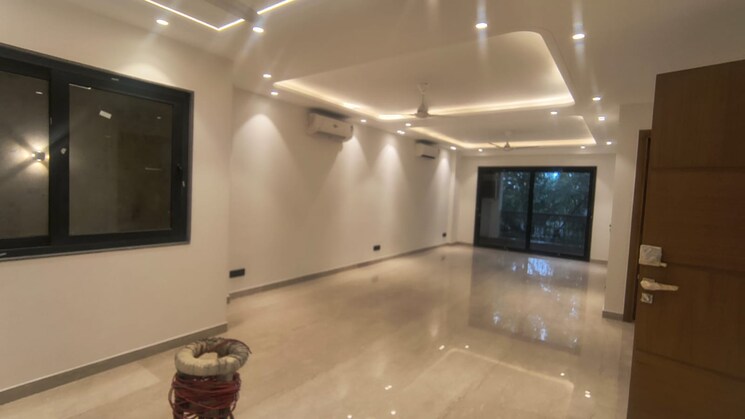 Room, navjeevan vihar 4 Bedroom 300 Sq.Yd. Builder Floor In Navjeevan Vihar Delhi 9153921