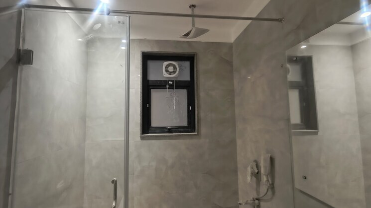 Bathroom, navjeevan vihar 4 Bedroom 300 Sq.Yd. Builder Floor In Navjeevan Vihar Delhi 9153921