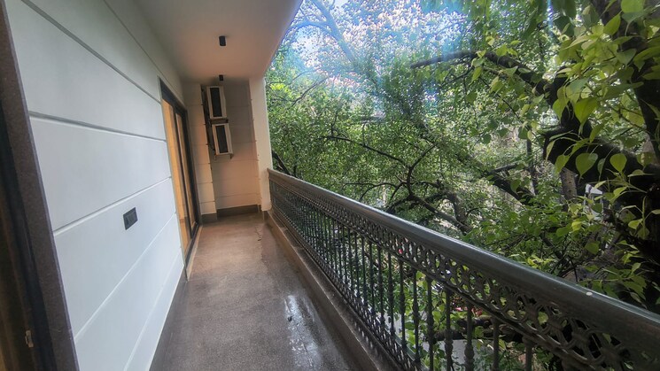 Balcony, navjeevan vihar 4 Bedroom 300 Sq.Yd. Builder Floor In Navjeevan Vihar Delhi 9153921