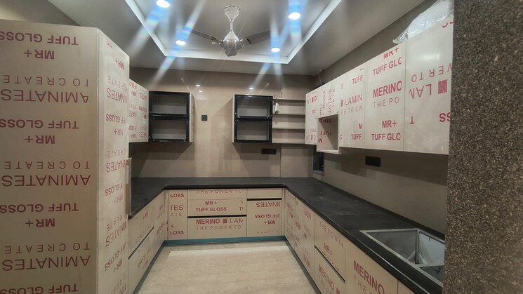 Kitchen, navjeevan vihar 4 Bedroom 300 Sq.Yd. Builder Floor In Navjeevan Vihar Delhi 9153921