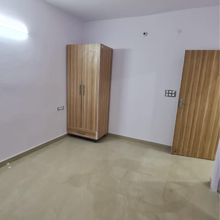 Room, sector 23 2.5 Bedroom 1200 Sq.Ft. Villa In Sector 23 Gurgaon 9153954