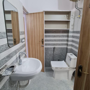 Bathroom in 2.5 BHK Villa at Sector 23 – for Rent