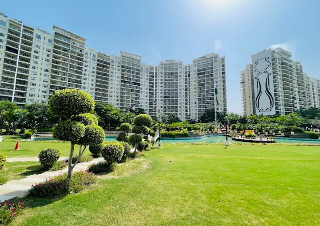 3.5 BHK + Servant Room 2719 Sq.Ft. Apartment in Central Park Resorts