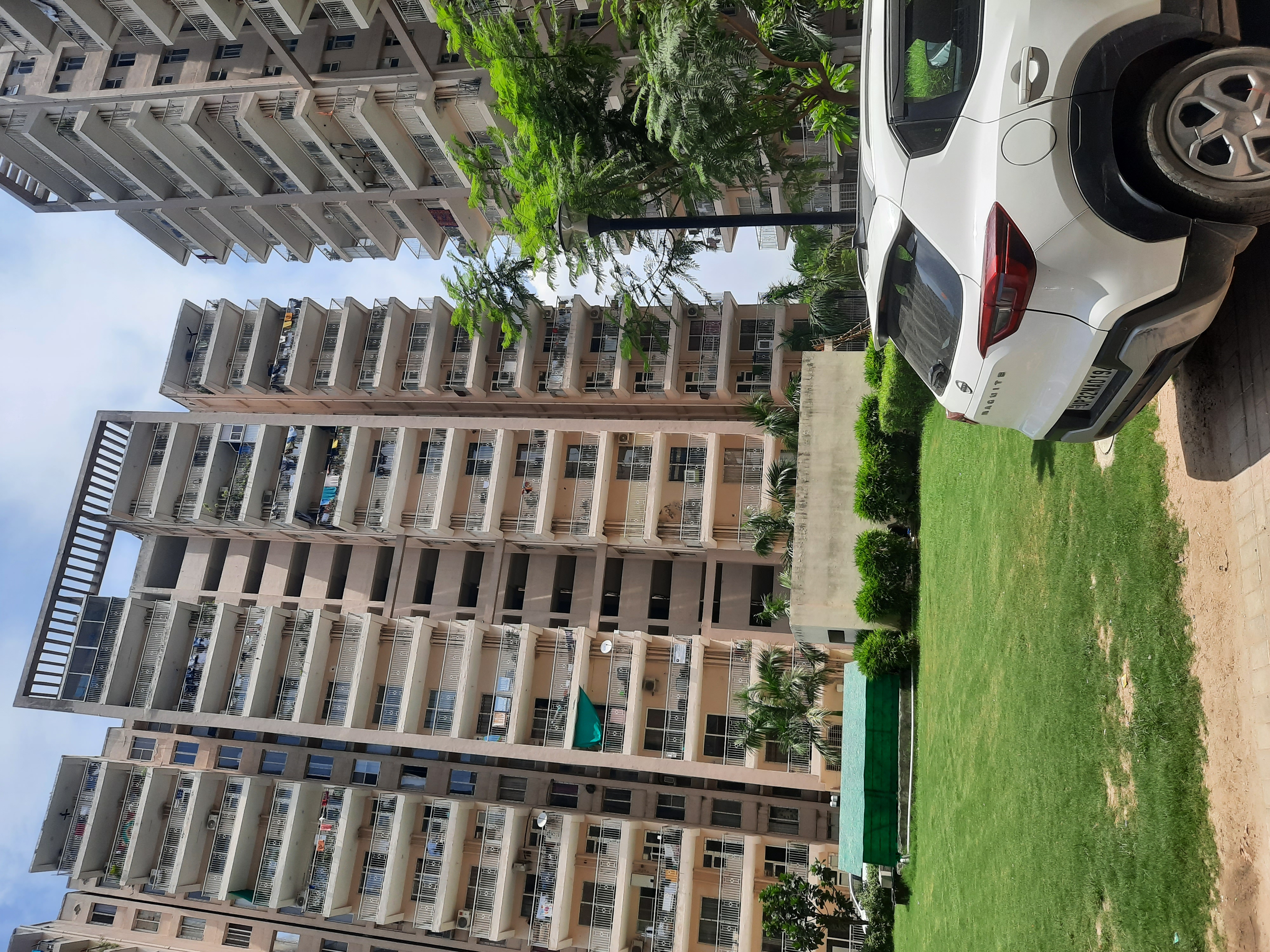 2 BHK + Extra Room Apartment For Sale in Shree Vardhman Green Court