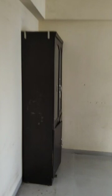 Furnished Amenities in 3 BHK Apartment at Puranik Zeneeth, Mulund West – for Rent