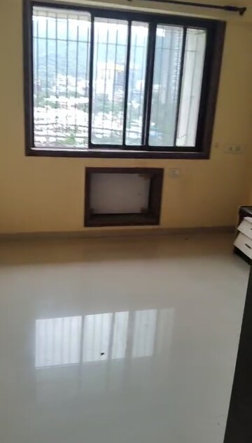 Room in 3 BHK Apartment at Puranik Zeneeth, Mulund West – for Rent