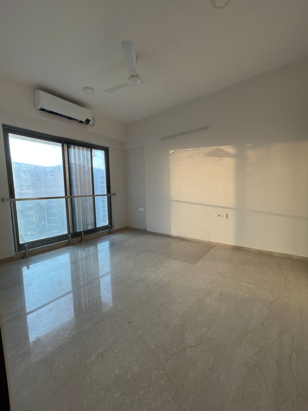 2 BHK Apartment For Rent in Adani Ten BKC