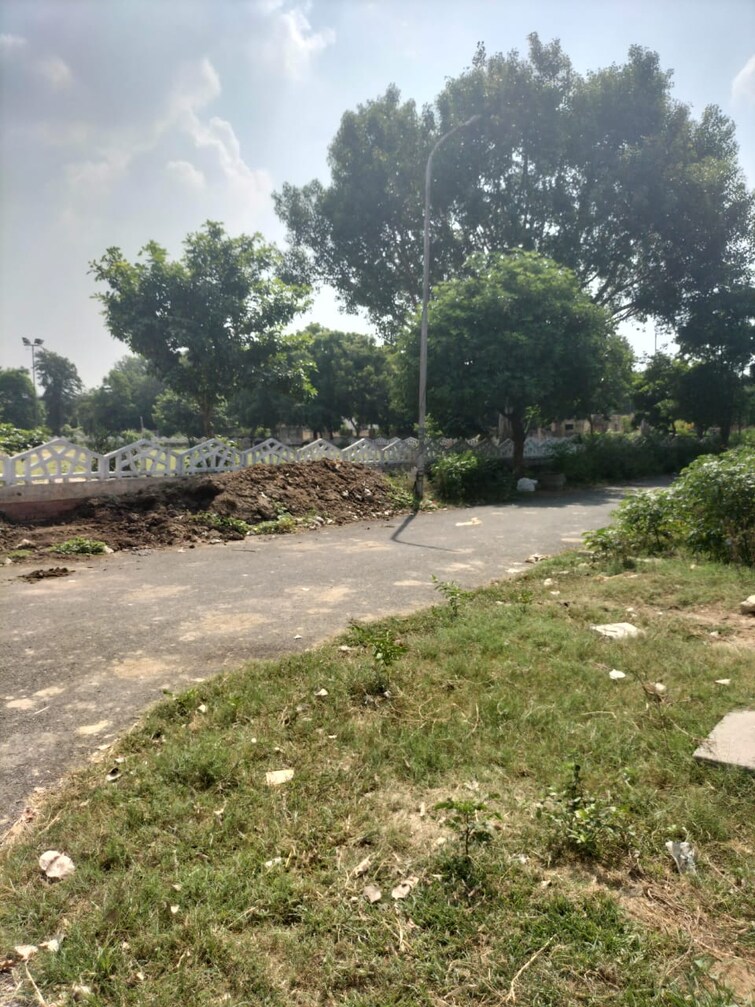 undefined, sector swarn nagri  200 Sq.Mt. Plot In Sector Swarn Nagri Greater Noida 9154139