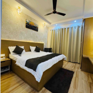 Room in 3 BHK Apartment at Sikka Karnam Greens, Garhi Village – for Sale