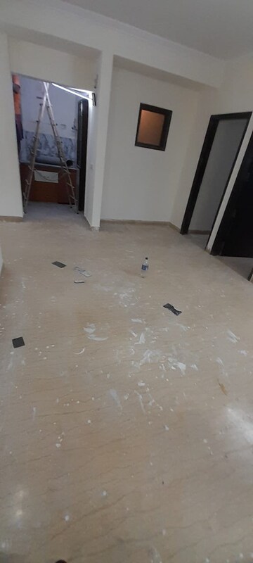 Room in 2 BHK Builder Floor at RWA Chittaranjan Park Block R, Chittaranjan Park – for Rent