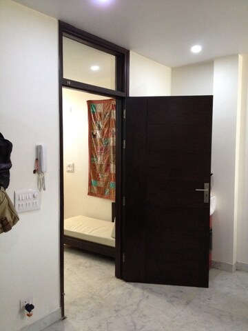 Furnished Amenities in 2 BHK Builder Floor at RWA Chittaranjan Park Block R, Chittaranjan Park – for Rent