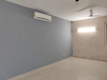 Room in 3 BHK Builder Floor at Emaar Emerald Floors, Sector 65 – for Sale